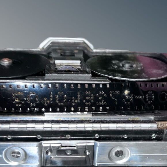 1950s Revere Eight Model 50 Super8 8MM Wind Driven Camera - Picture 8 of 12